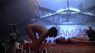 Italian Milf live on stage - porn video