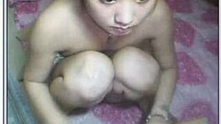 Petite Chinese girl spreading her legs on cam - porn video