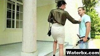 Hot Teen Doing Pee Alluring Makeout - porn video