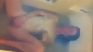 Sarah masterbation bath - porn video